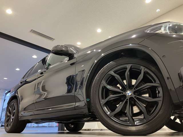 サービスにはドイツ本国と同様に教育と訓練を受け、BMWを知り尽くした「マイスター」が数多く在籍しております。360度による納車前点検整備で、お客様に安心と安全をお届けいたします。