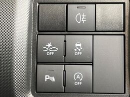 【スマートアシスト】走行中に前方の車両等を認識し、衝突しそうな時は警報とブレーキで衝突回避と被害軽減をアシスト。より安全にドライブをお楽しみいただけます。