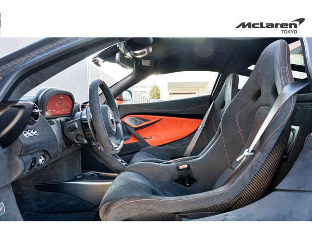 By McLaren アルカンターラ・インテリア・コントラスト・ステッチ