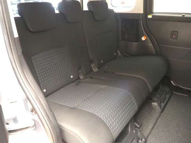 ゆとりある広々とした車内空間は、ドライブを始め買い物やレジャーなど、幅広く活躍します。一人でもみんなとでもお出かけを楽しみましょう！