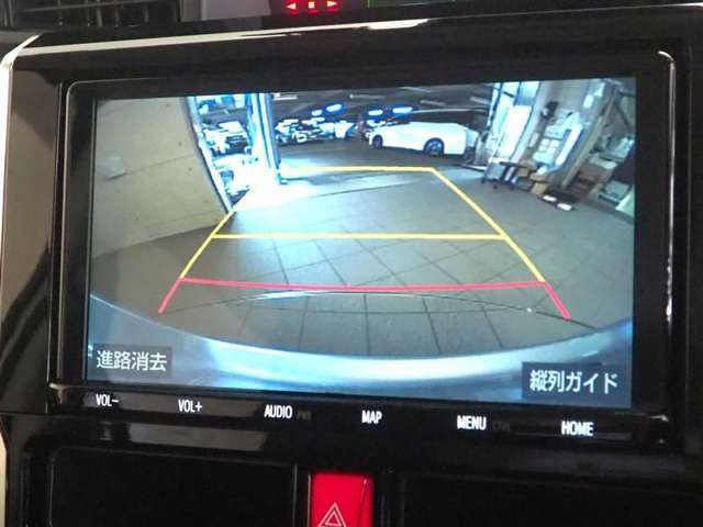 バックモニターで、後方を確認しながら安心して駐車することができます。運転初心者も熟練者も必須の機能ですよ！