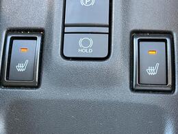 運転席と助手席にはシートヒーター、寒い日もぬくぬくドライブ☆