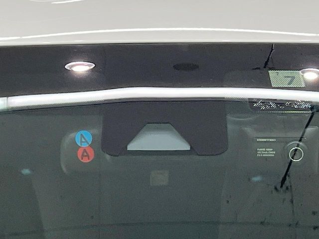 【トヨタセーフティセンス】走行中に前方の車両等を認識し、衝突しそうな時は警報とブレーキで衝突回避と被害軽減をアシスト。より安全にドライブをお楽しみいただけます。