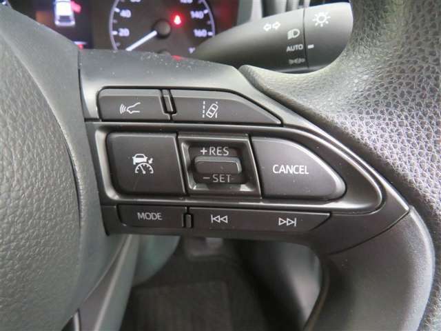 高速道路で便利な「クルーズコントロール」も装着済み。自動で速度を保ってくれるので、長距離運転もストレスフリー♪