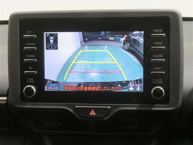 車両後方の映像を映すバックモニター。進路を確認しながら安全に車庫入れできます。