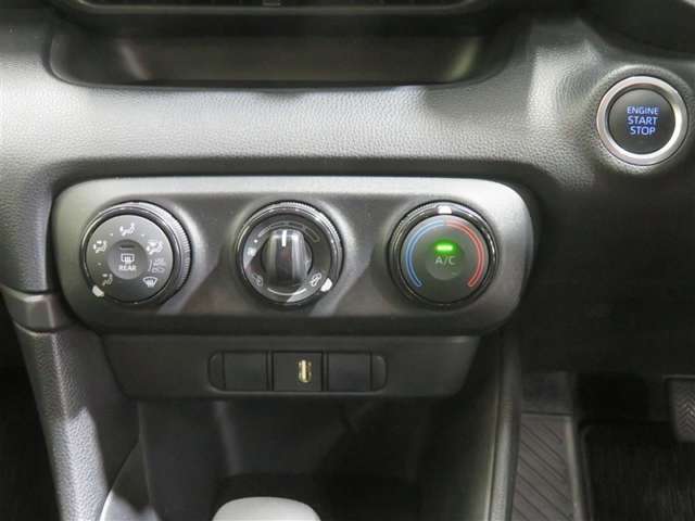 シンプルで扱いやすいマニュアルエアコンです。