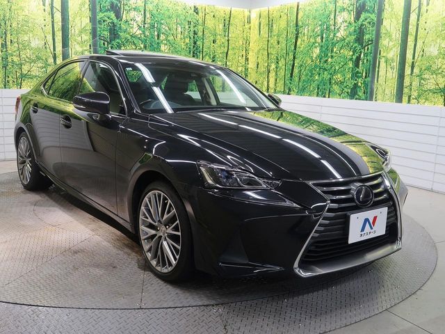 大好評のボディコーティング「弾スプラッシュコート」もご納車までに施工可能。通常のガラスコートと異なる、耐久年数6年の無機質ガラスコーティングが、ボディをキレイな状態に保ってくれます。