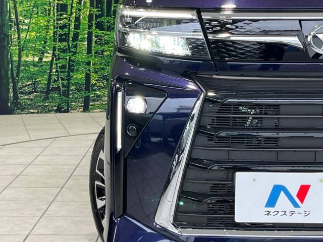 【LEDヘッドライト】悪天候や夜間走行時も良好な視界を確保し安心して運転できる高輝度LEDヘッドライトを装備！点灯速度が早く、消費電力も抑えられています。