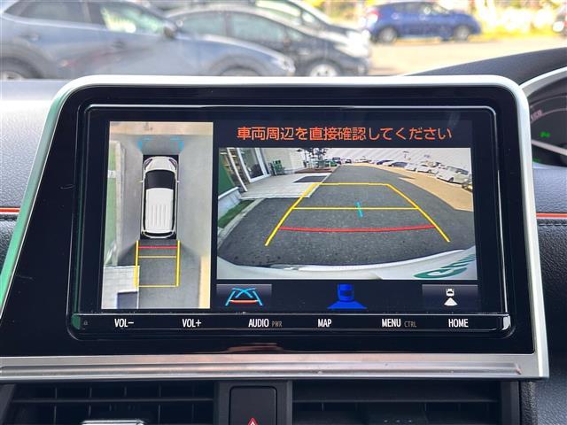 【パノラミックビューモニター】クルマを真上から見下ろした視点で駐車をサポートします！クルマの斜め後ろや真横など、いち早く障害物に気が付くことができます。