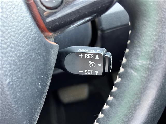 【クルーズコントロール】高速道路や自動車専用道路を走行中にドライバーが設定した速度で、アクセルペダルを踏まなくても、一定の車速で走行してくれます！