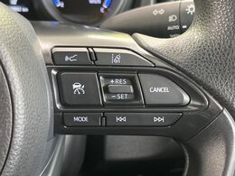 【レーダークルーズコントロール】高速道路での長距離走行が楽に！！自動で速度を保つクルーズコントロールが、衝突軽減システムと連携し、前方の車両を感知して車間を保つように速度調節してくれます！！