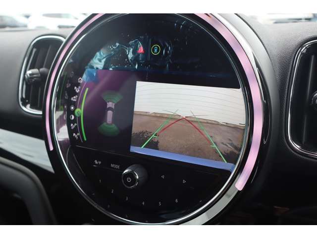 【バックカメラ】コーナーセンサーも装備されているのでバック駐車も安心です♪