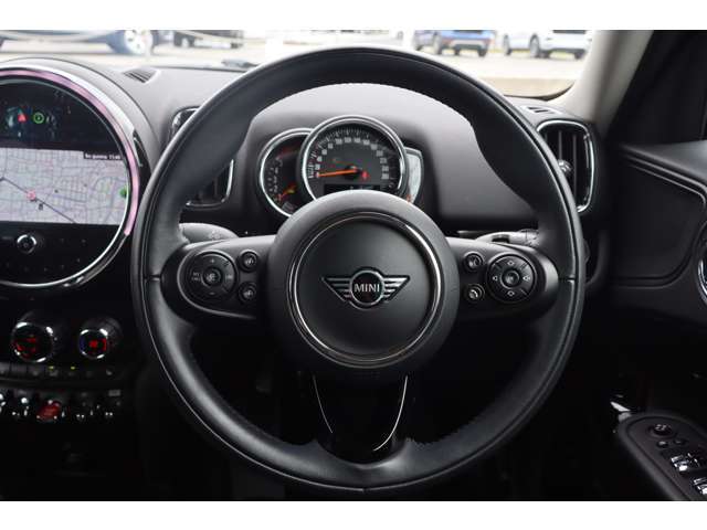 【ステアリング】目立つような擦れや汚れもなく綺麗な状態です！