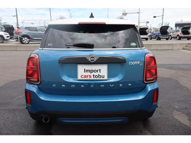 お車のカスタマイズもお任せください！部品の取り付けも自社工場でしっかりと取り付けいたします！