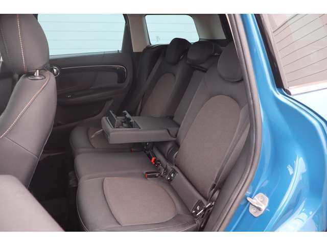 【後部座席】後ろも乗り心地がいい！スペースも十分です！