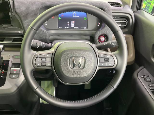 【純正革巻きステアリング】上質な革を使用することで、手にしっかり馴染みとても運転しやすいハンドルです♪