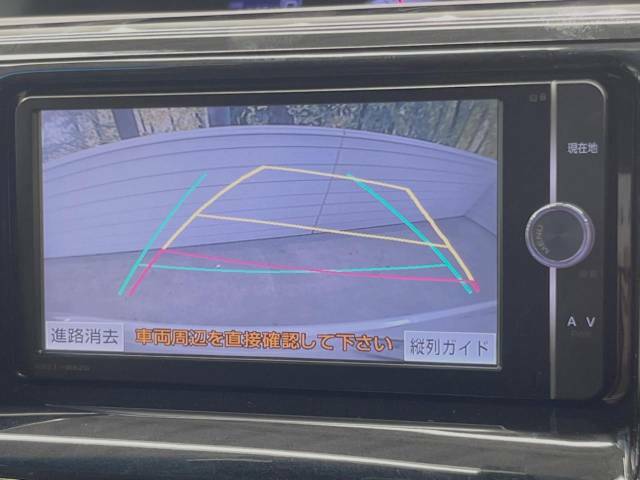 【バックカメラ】駐車時に後方がリアルタイム映像で確認できます。大型商業施設や立体駐車場での駐車時や、夜間のバック時に大活躍！運転スキルに関わらず、今や必須となった装備のひとつです！