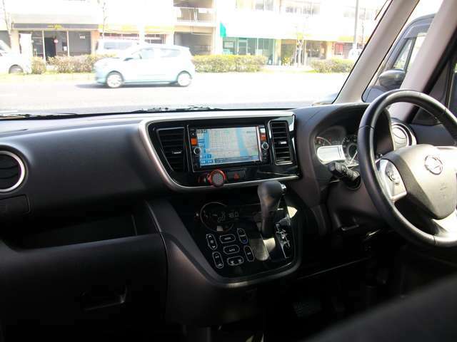 安心装備のダブルエアバック装備にスマートキー車！