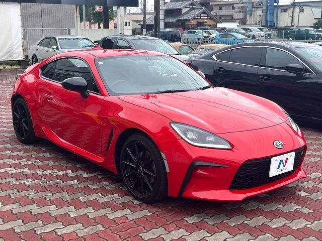 大好評のボディコーティング「弾スプラッシュコート」もご納車までに施工可能。通常のガラスコートと異なる、耐久年数6年の無機質ガラスコーティングが、ボディをキレイな状態に保ってくれます。