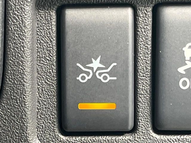 【インテリジェントエマージェンシーブレーキ】フロントカメラで前方の車両や歩行者を検知。衝突しそうな時は衝突被害軽減ブレーキが作動、衝突回避をサポート。より安全にドライブをお楽しみいただけます。
