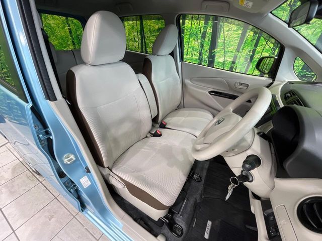運転席シート廻りは使用感も少なく、良好な状態となっています。丁寧に使われていたことがよくわかりますね。