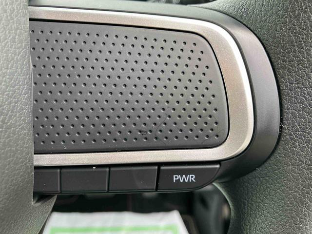 3.「認定中古車カルテ」は、走行距離や修復歴に加えてキズ・凹みの有無・状態や消耗品の交換、過去の整備状況がわかります。