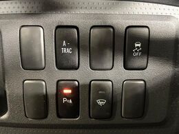 【コーナーセンサー】バンパーに付いたセンサーが障害物を検知！一定の距離に近づくとアラートで教えてくれます♪狭い駐車スペースや車庫入れ時も安心ですね☆