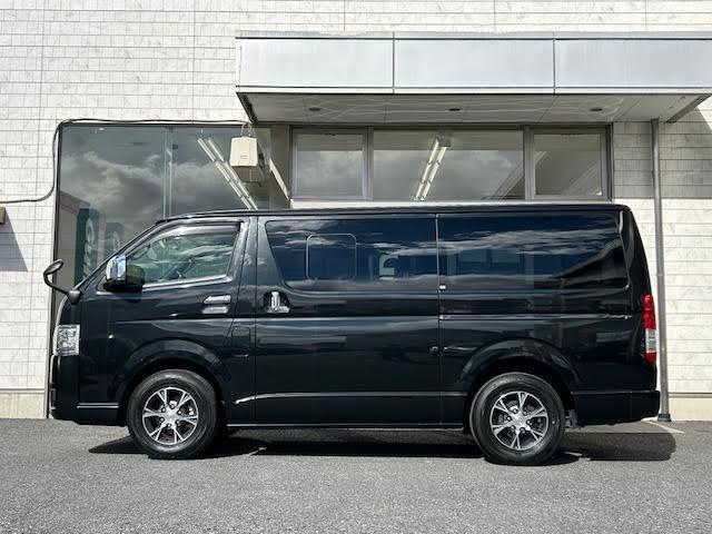 【左】当社基準による調査の結果、修復歴車と判断された車両は一部店舗を除き、販売を行なっておりません。万一、納車時に修復歴があった場合にはご契約の解除等に応じます。