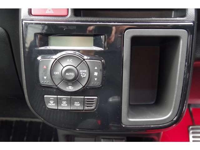 エアコン操作パネルです。操作はオートです。