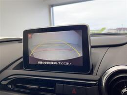 【バックモニター】後ろのカメラの映像をモニターに映し出すことができます！後方の見えない死角や、障害物との距離感をしっかり確認することができます！駐車が苦手な方におすすめです。