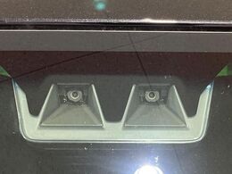 【スマートアシスト】走行中に前方の車両等を認識し、衝突しそうな時は警報とブレーキで衝突回避と被害軽減をアシスト。より安全にドライブをお楽しみいただけます。