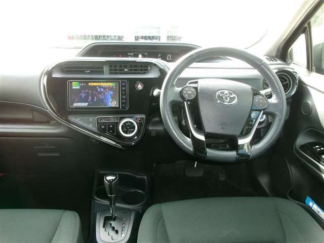 アクアの運転席周りです。