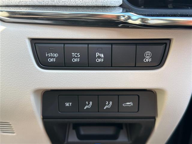 【メモリー付パワーシート】シートポジションがしっかり決まると、運転操作が楽になりますね♪微調整が可能なので、様々なシーンでも活躍できます。