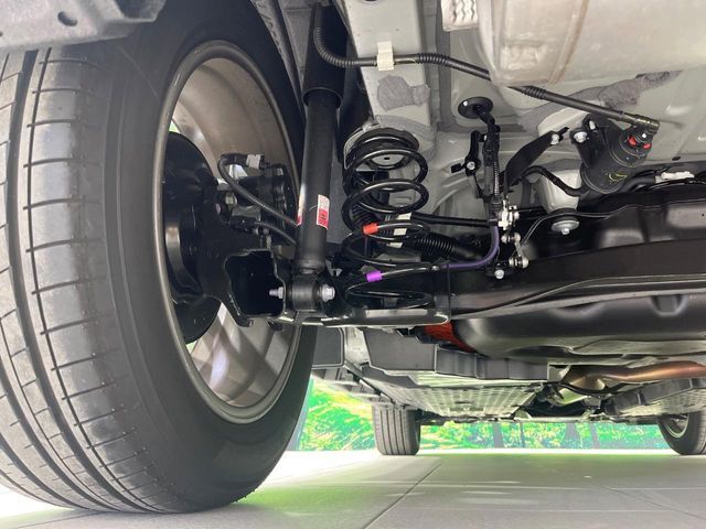 お車を安心してお乗りいただく為には、足回りの定期点検が欠かせません。サービスサポート（有償保証）では無料点検もご提供しており、安心のカーライフをお過ごしいただけるサポート体制が整っています。