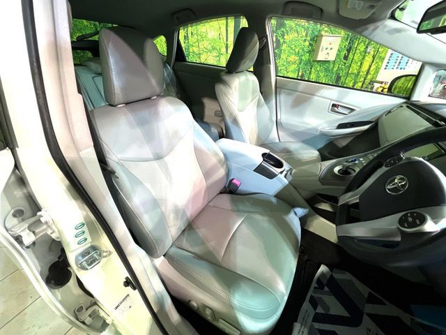 運転席シート廻りは使用感も少なく、良好な状態となっています。丁寧に使われていたことがよくわかりますね。
