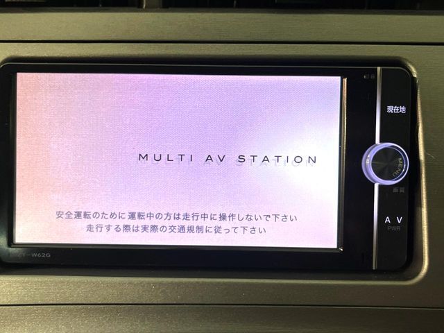 【純正ナビ】人気の純正ナビを装備しております。ナビの使いやすさはもちろん、オーディオ機能も充実！キャンプや旅行はもちろん、通勤や買い物など普段のドライブも楽しくなるはず♪