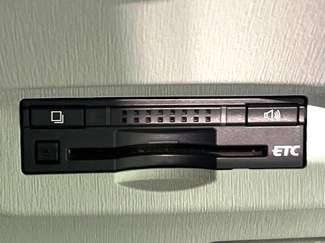 【ETC】高速道路の料金所をストレスなく通過！話題のスポットやサービスエリアに多い「スマートIC」利用時は必須のアイテムです。当店でセットアップを実施、ご納車当日からすぐにご利用いただけます！