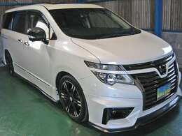 ★バックドアガーニッシュ（クロームメッキ）★クローム塗装エンブレム（フロント/日産エンブレム、リヤ/ハイウェイスターエンブレム）★LEDフォグランプ★LEDルームランプ★LEDラゲッジランプ