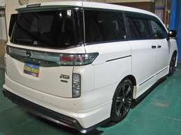 【NISMO（ニスモ）アオプショナルパーツ】●ダーククロムフロントグリル●カーボンドアミラーカバー●カーボンピラーガーニッシュ●エンブレム（リヤ）●フロアマット（NISMOロゴプレート付、吸音機能付）