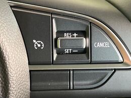 【クルーズコントロール】高速道路もラクラク走行。アクセルを離しても一定速度で走行ができ、長距離運転時の負担を軽減！加速・減速も簡単なスイッチ操作で調整できます。