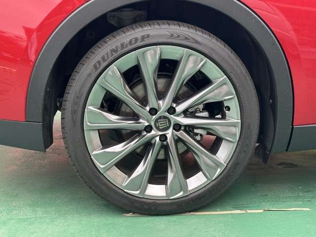 ★納車前に、専属のクリーニングスタッフが、ピッカピカにクリーニングして納車いたします！もちろん、ピッカピカの状態でお渡しするクリーニング費用も支払総額に含まれています！