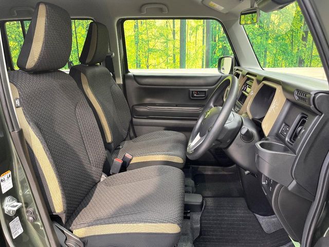 運転席シート廻りは使用感も少なく、良好な状態となっています。丁寧に使われていたことがよくわかりますね。