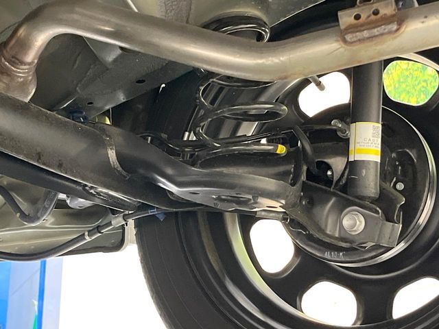 お車を安心してお乗りいただく為には、足回りの定期点検が欠かせません。サービスサポート（有償保証）では無料点検もご提供しており、安心のカーライフをお過ごしいただけるサポート体制が整っています。