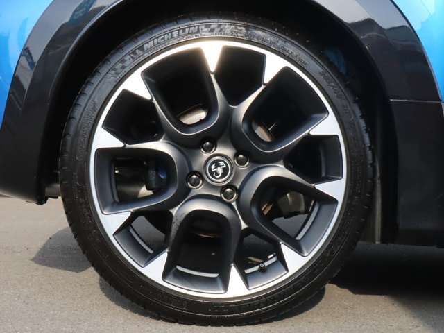 ダイヤモンド仕上げ17インチアルミホイール　リア205/40ZR17