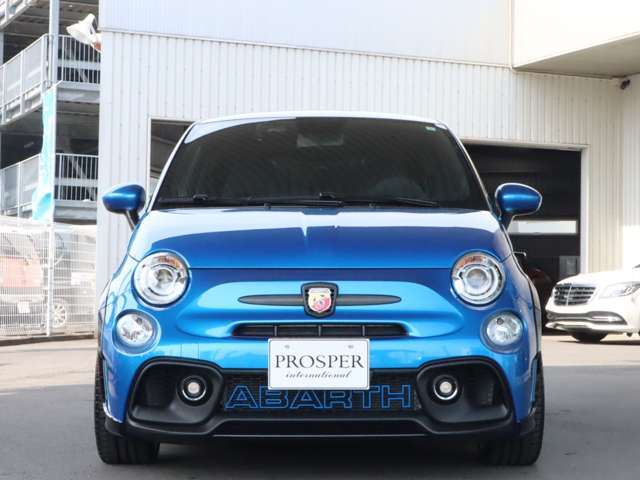 Sabelt製Rally専用スポーツシート　アジャスタブルリアスポイラー　ブレンボキャリパー　左右4本出しマフラー　専用フェンダーアーチ、サイドスカート