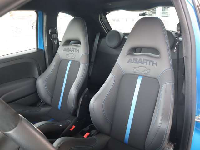 Sabelt製Rally専用スポーツシート　ブルーステッチ入り　131Rallyヘッドレストロゴ