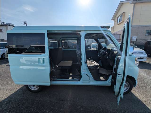 ☆当店商品の特徴☆　登録がされているお車で走行距離は10キロほどで誰も乗っていない車です！展示車はキズが付いてしまう場合もあるので直接ご確認くださいませ。
