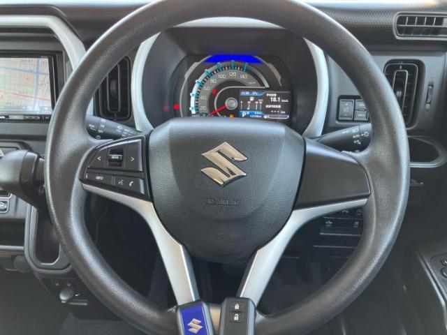 WECARSの展示場では実際に見て、触ってお車をお選びいただけます！知識の豊富な営業スタッフが様々なカーライフをご提案いたします！