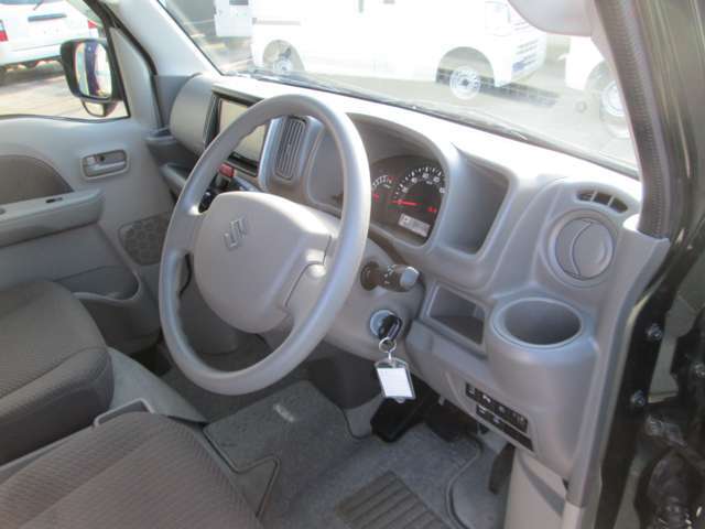 タイミングチェーンですからタイミングベルトの交換は不要です！距離乗られる方にはより安心いただけるお車です！