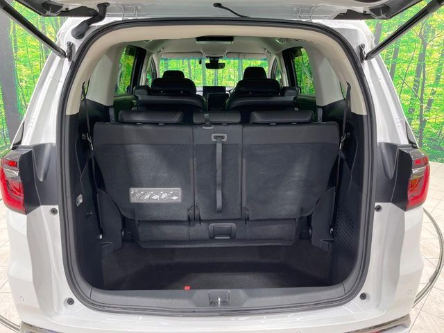 普段のお買い物や通勤、送迎等に十分な荷室スペースを確保しております。セカンドシートを倒すと、大きな荷物の積載も可能です♪